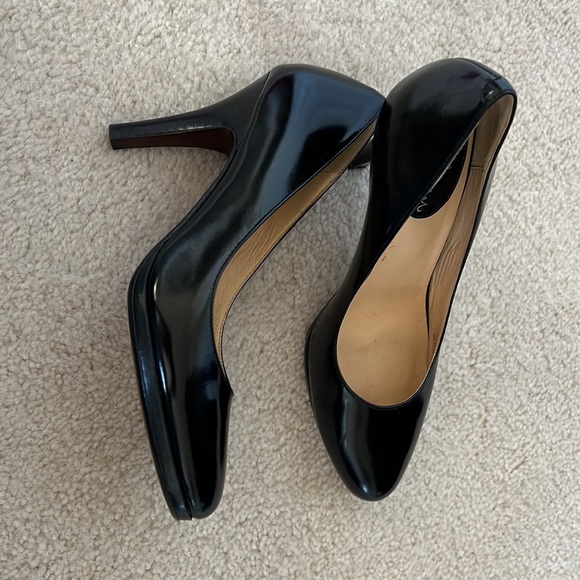 Cole Haan size 6.5 heels - Picture 2 of 4